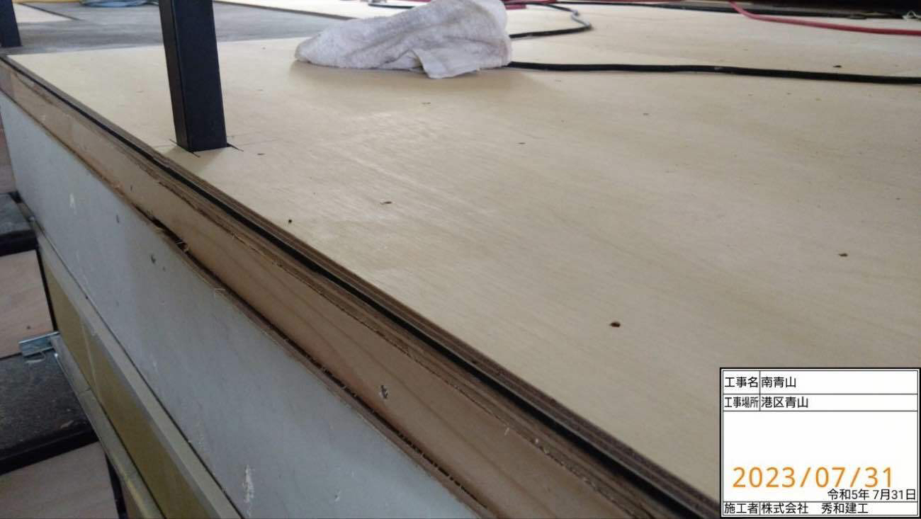 東京都港区　店舗の床リフォーム工事