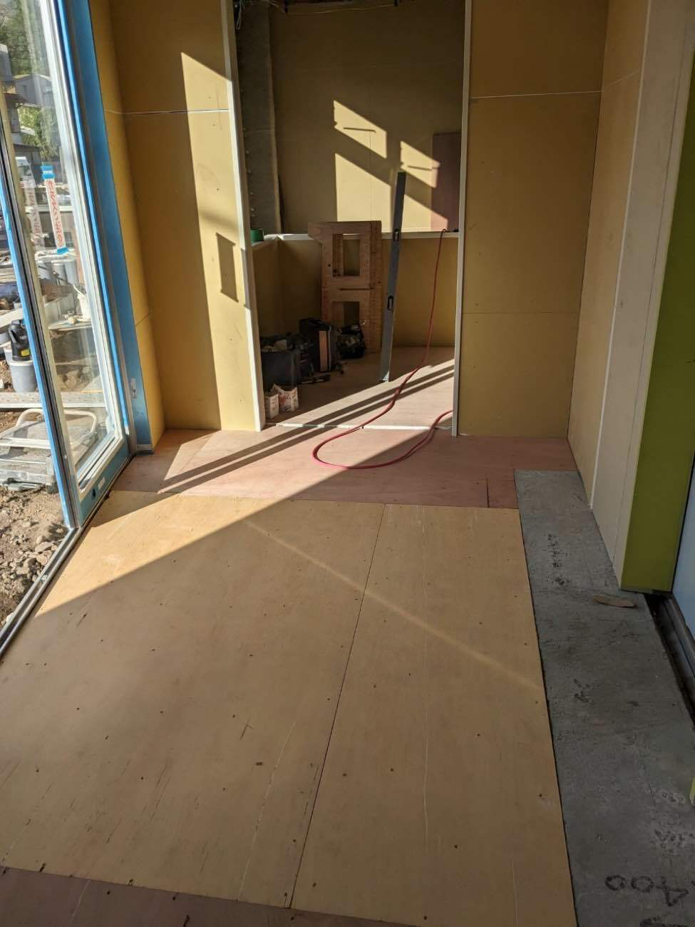 神奈川県藤沢市　店舗の置床工事