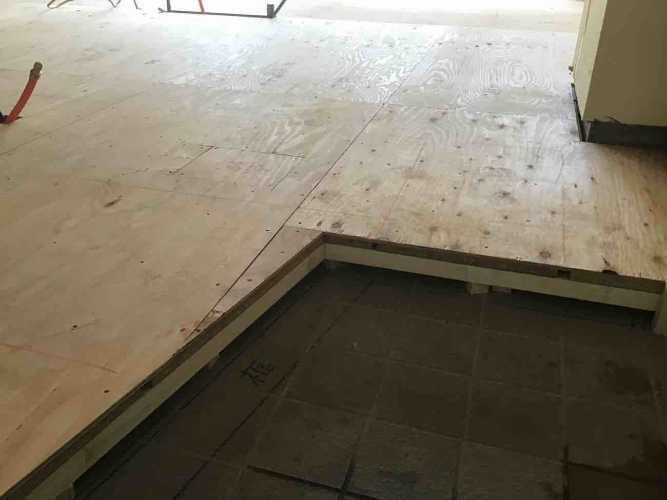 東京都目黒区　マンション１日置床工事