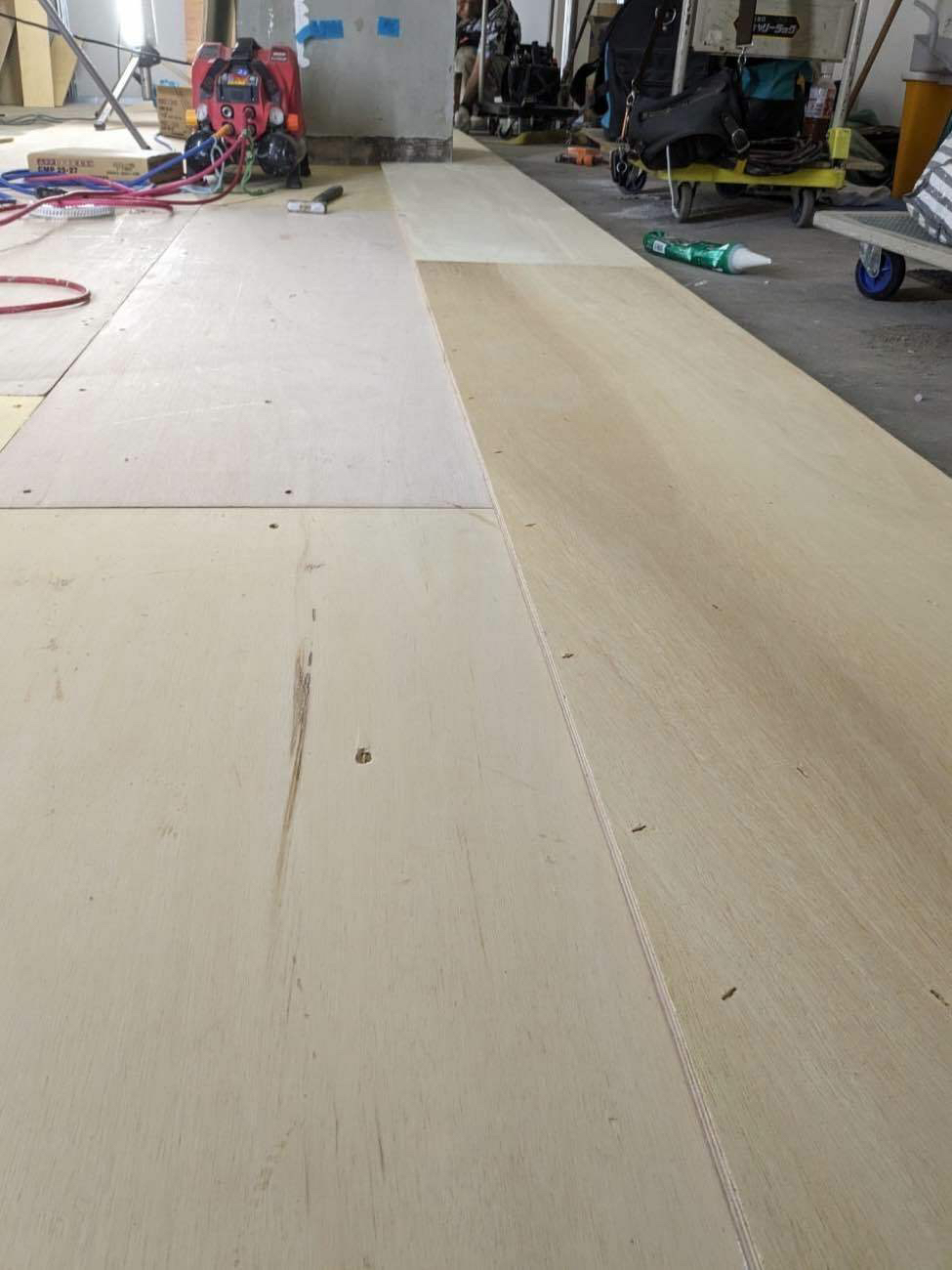 東京都世田谷区　店舗の置床工事