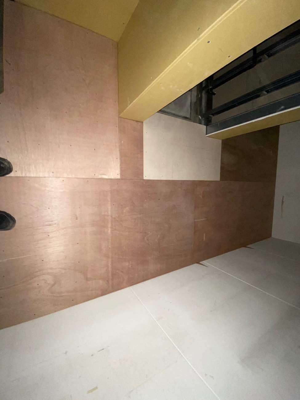 東京都渋谷区　テナントの置床工事