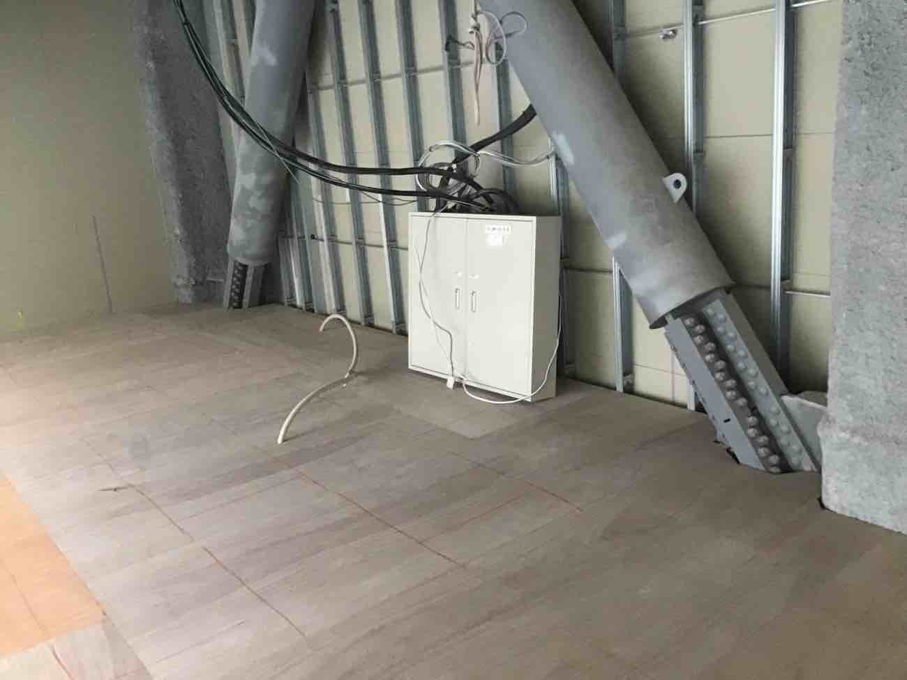 東京都港区　店舗の置床工事