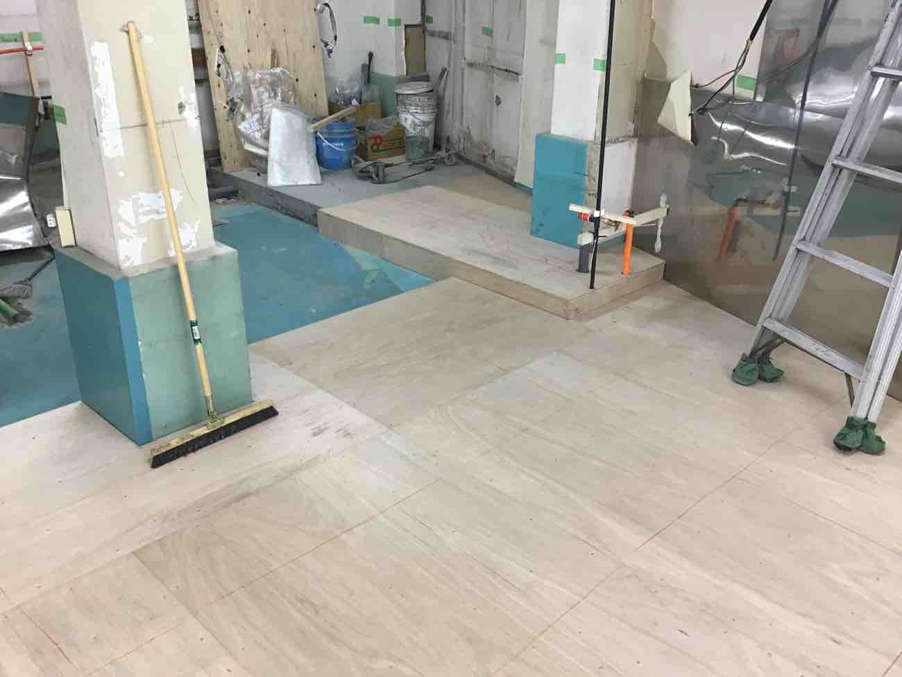 神奈川県川崎市中原区に　店舗の置床工事