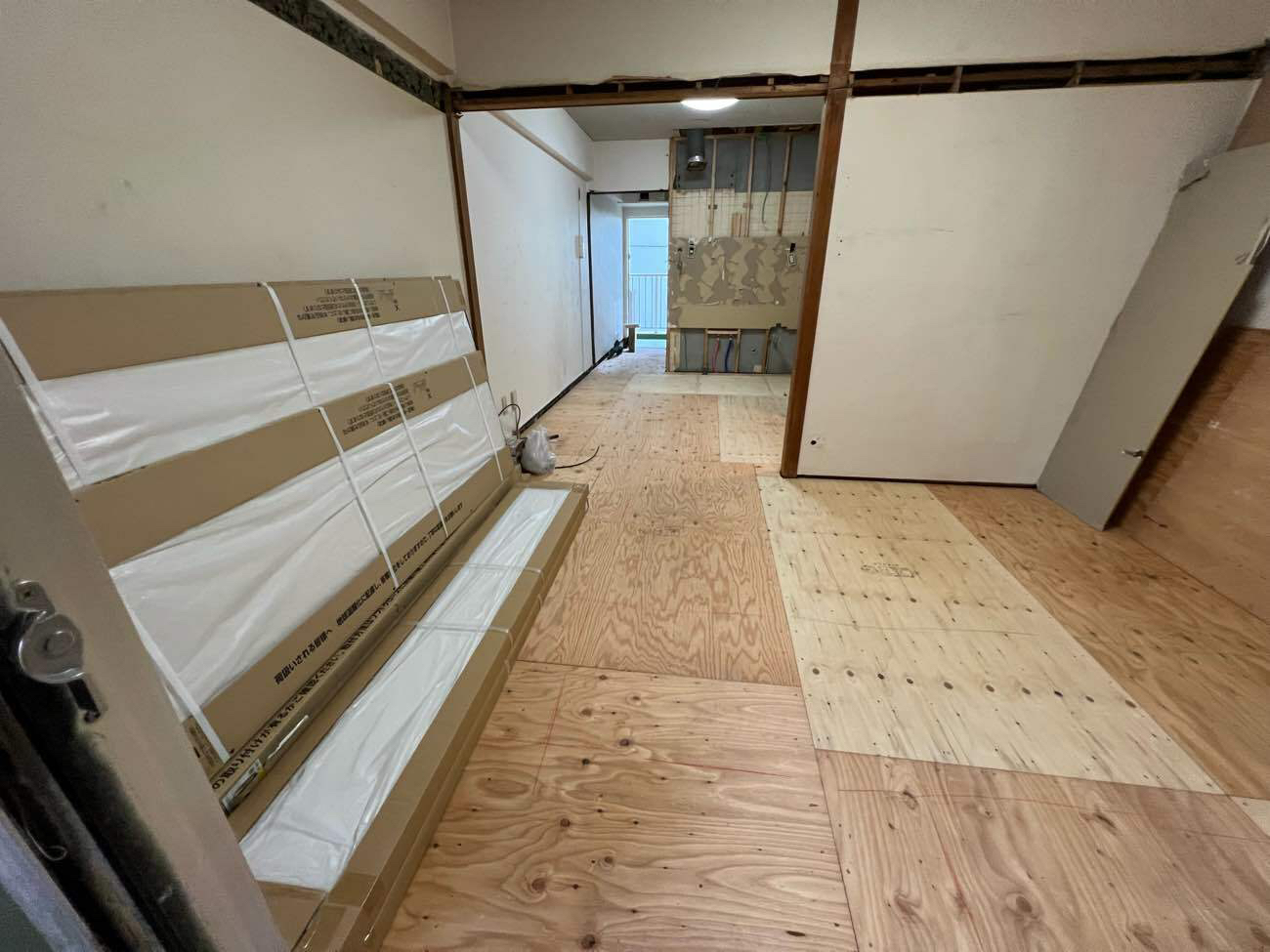 東京都台東区　マンション改修工事での置床工事