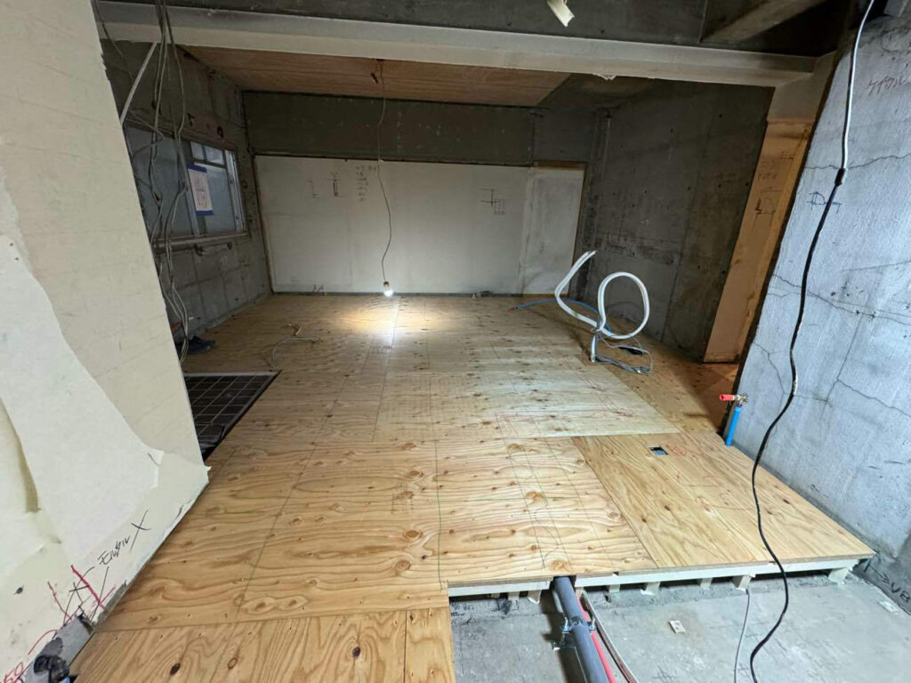 東京都目黒区　マンション1日置床工事