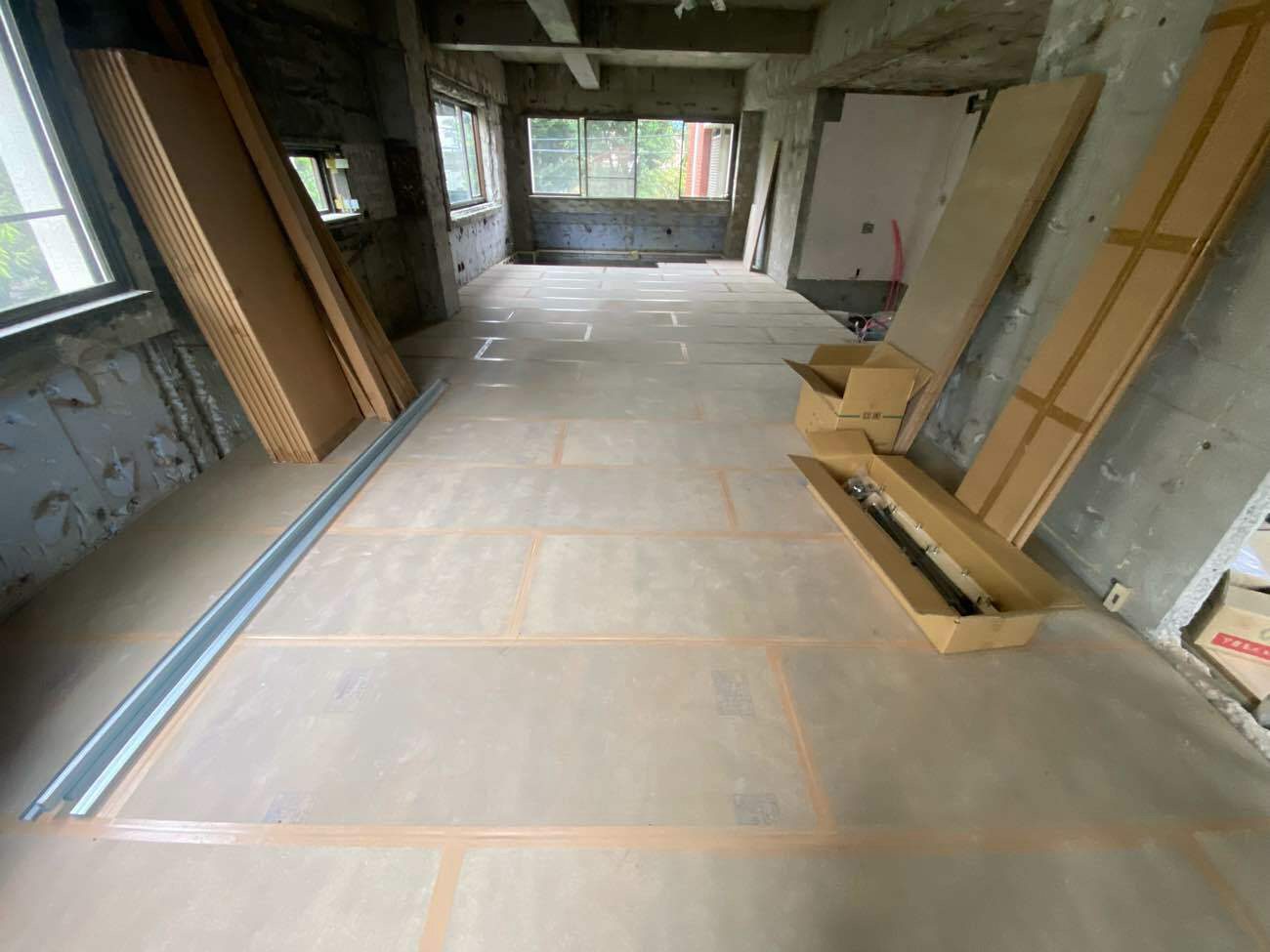 東京都新宿区　マンションの置床工事