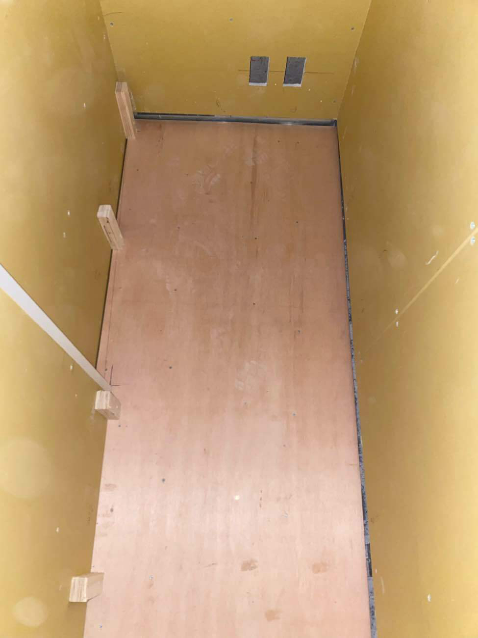 東京都千代田区　店舗改修に伴う置床工事