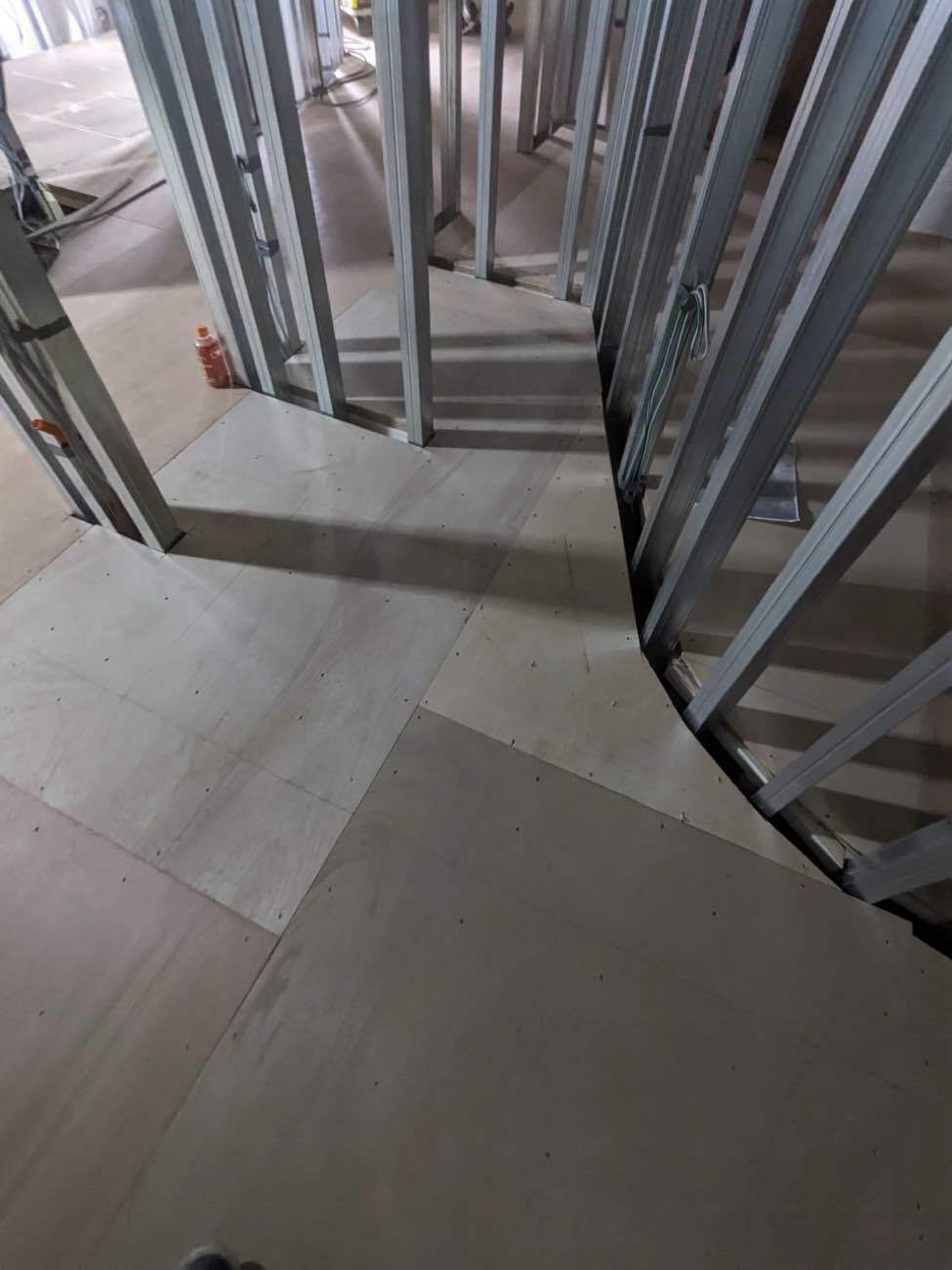 東京都新宿区　デンタルクリニックの置床工事