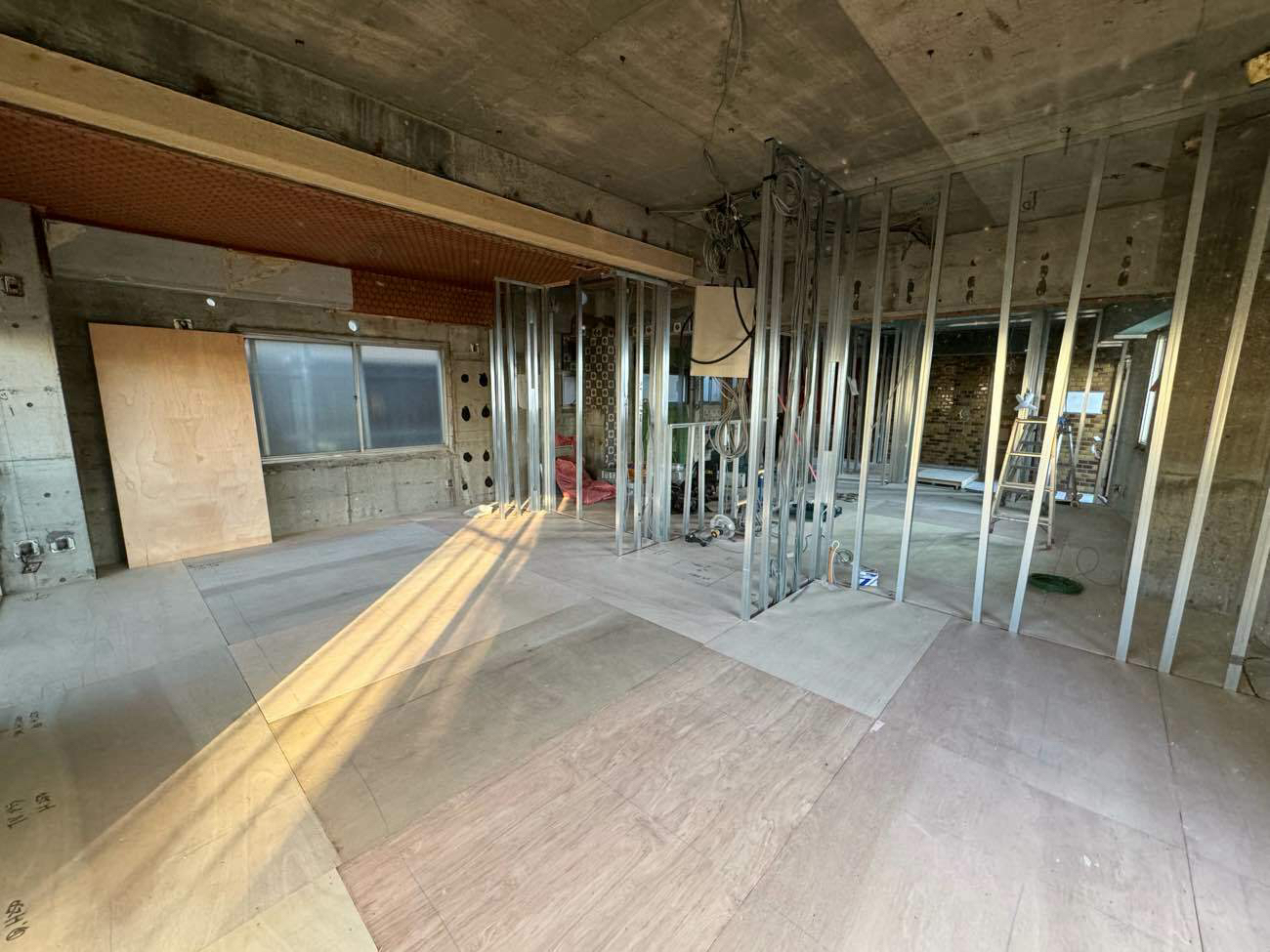 埼玉県蕨市　マンションの置床工事