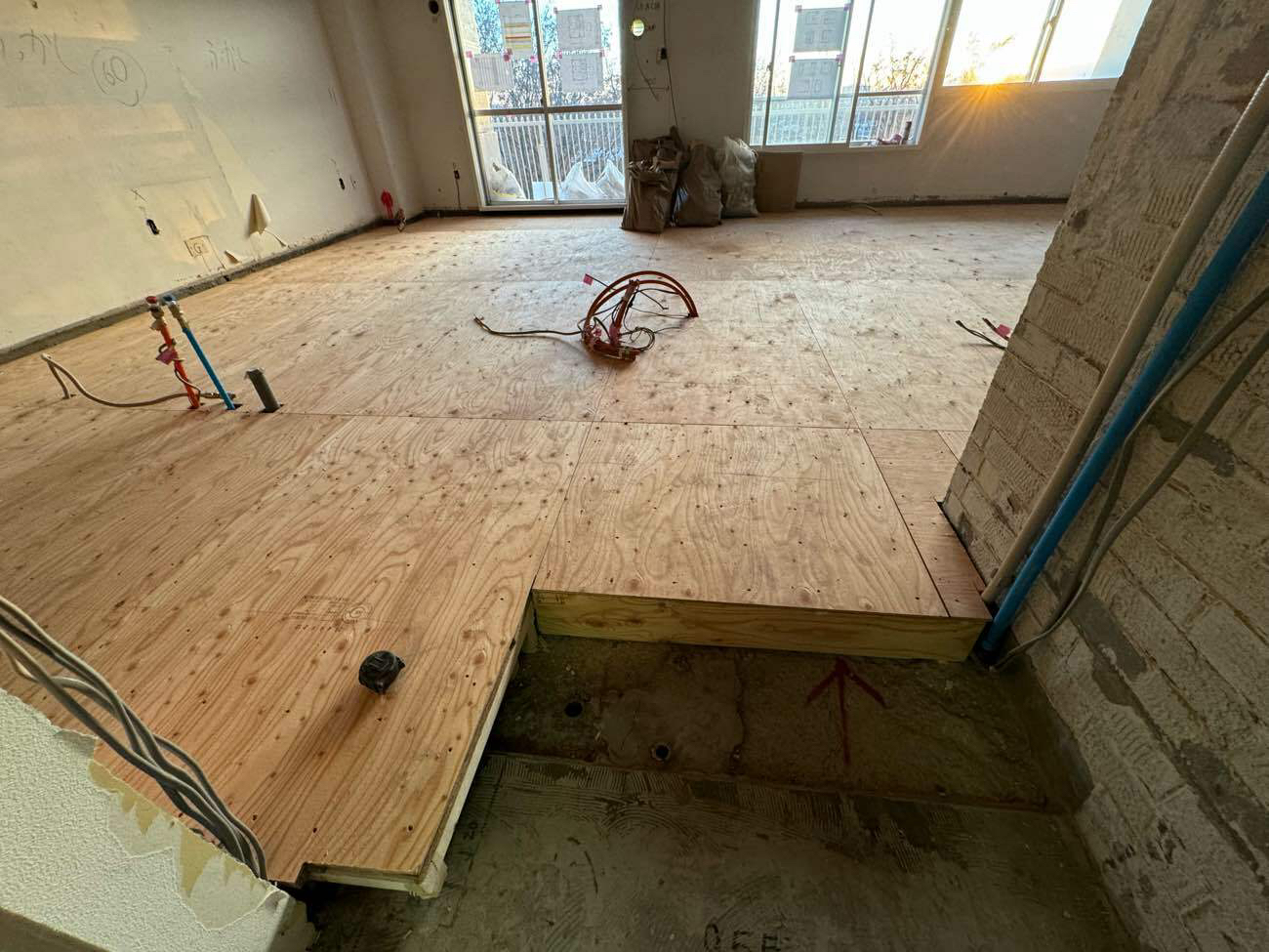 東京都世田谷区　マンション1日置床工事