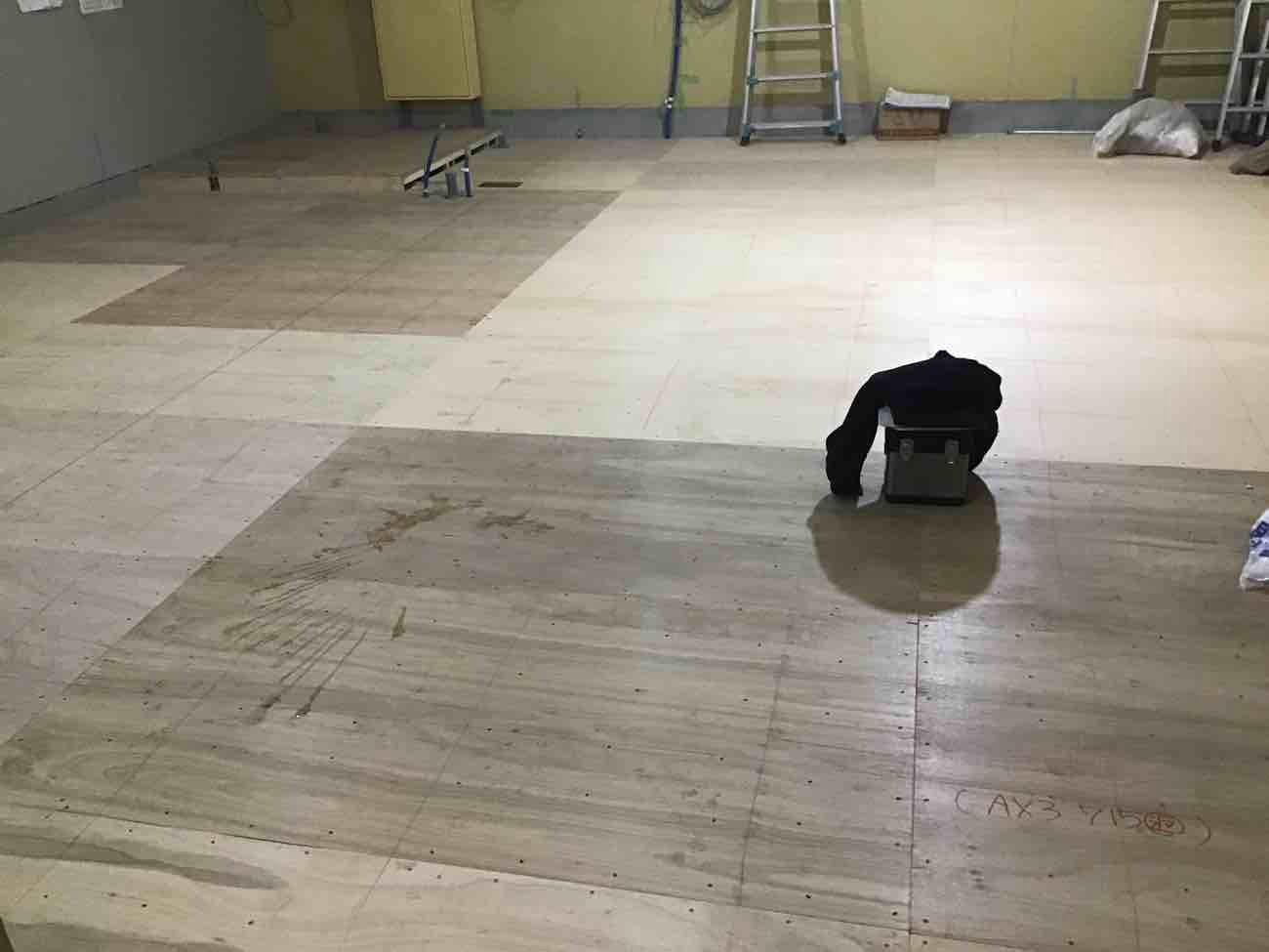 東京都文京区　クリニックの置床工事