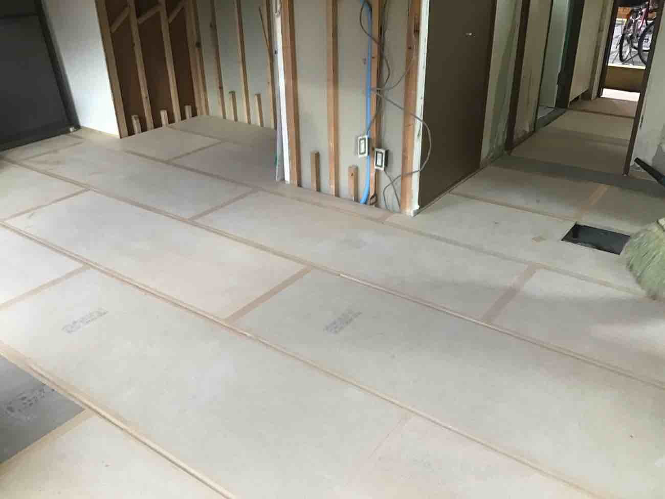 東京都国分寺市　マンション改修における置床工事