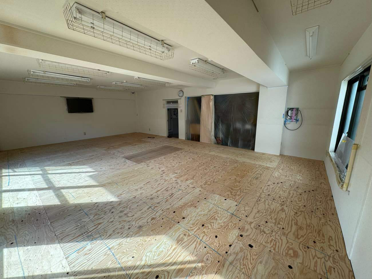 神奈川県横浜市中区　店舗の置床工事