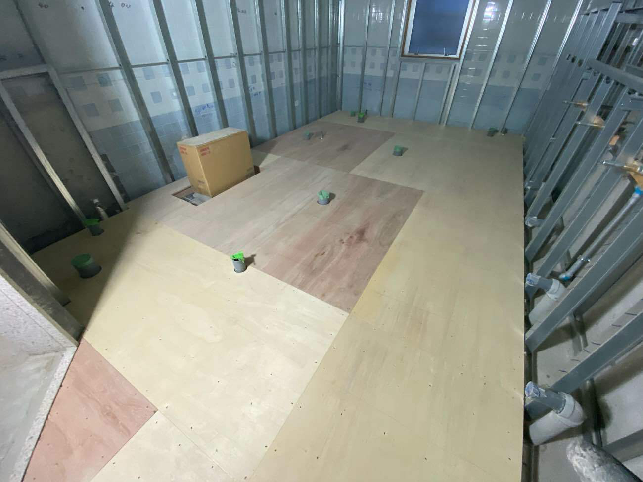 千葉県千葉市緑区　トイレ改修の置床工事