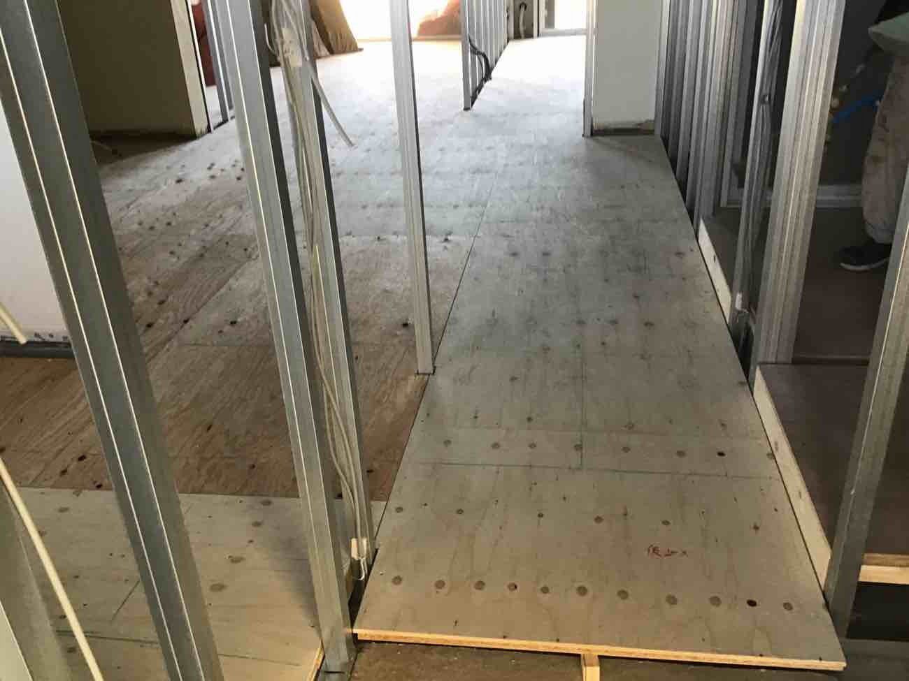 埼玉県蕨市　マンション置床工事