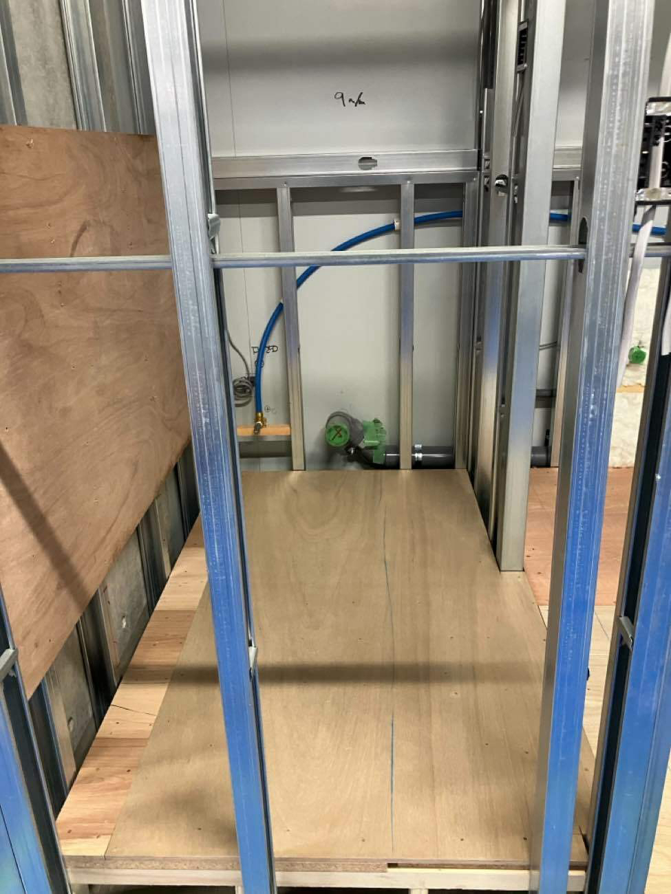 神奈川県相模原市南区　ビルの置床工事