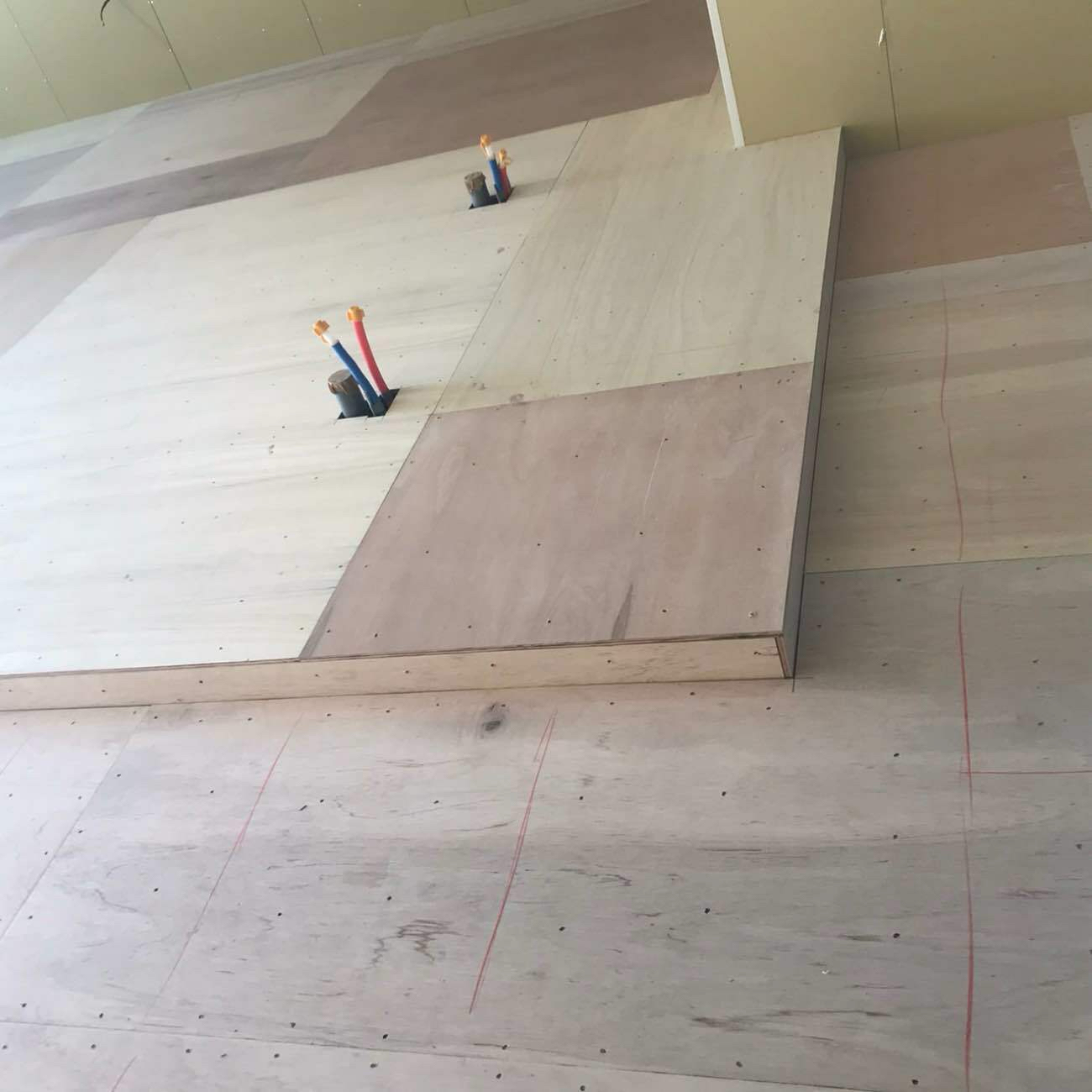 東京都立川市の美容院で置床工事を施工しました。