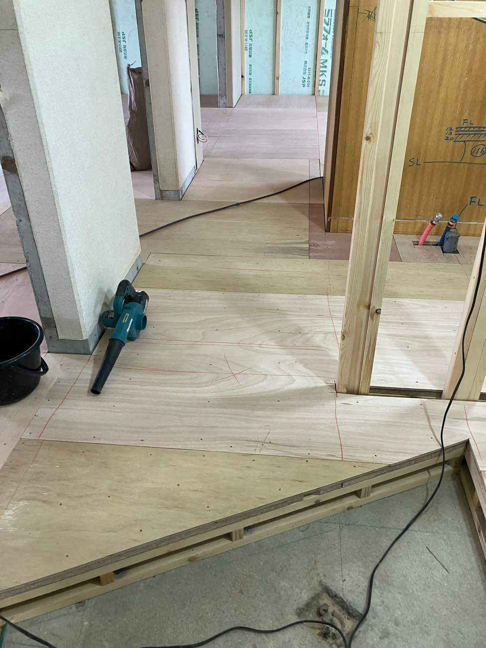 神奈川県小田原市にて店舗の置床工事