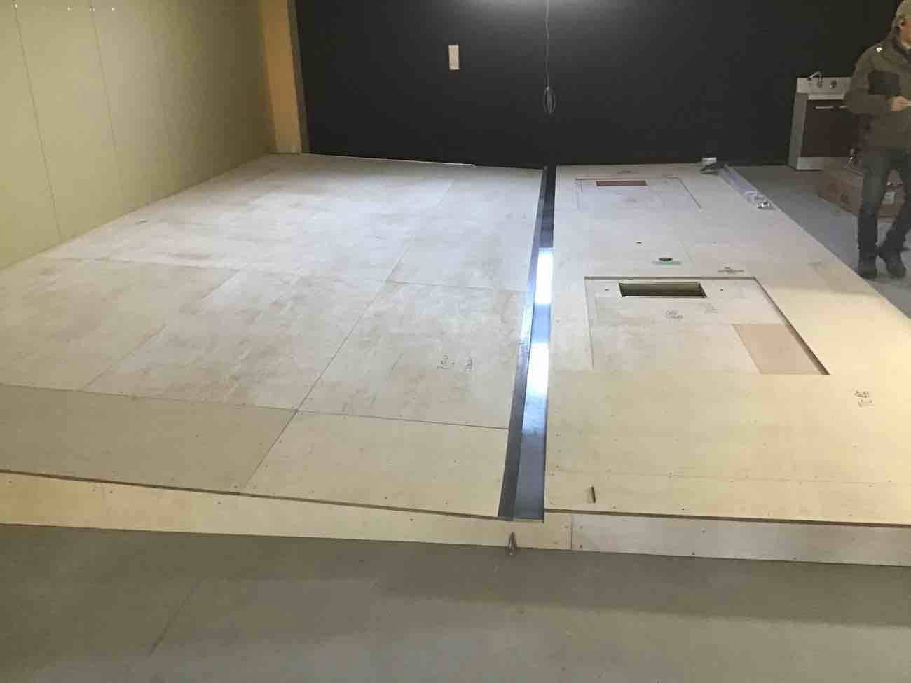 愛知県名古屋市　シミュレーションゴルフ店舗の置床工事