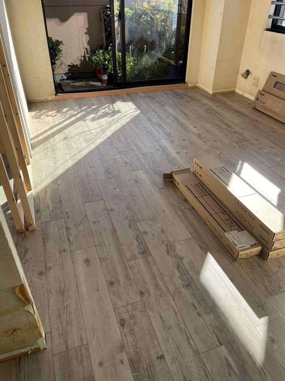 東京都江東区　マンションのフロアタイル工事