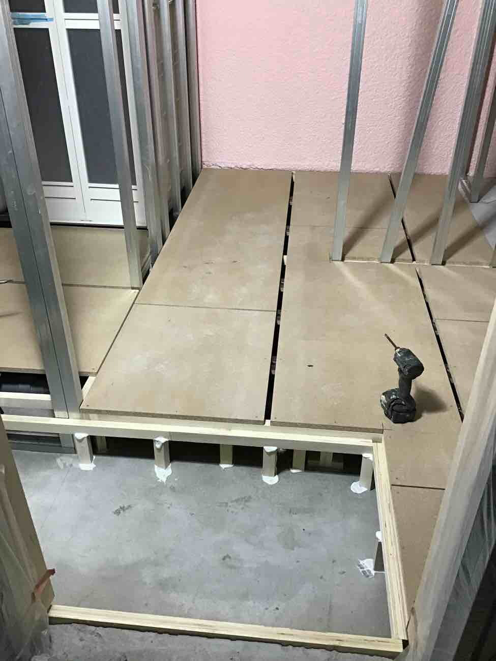 神奈川県横浜市西区　マンションの置床工事