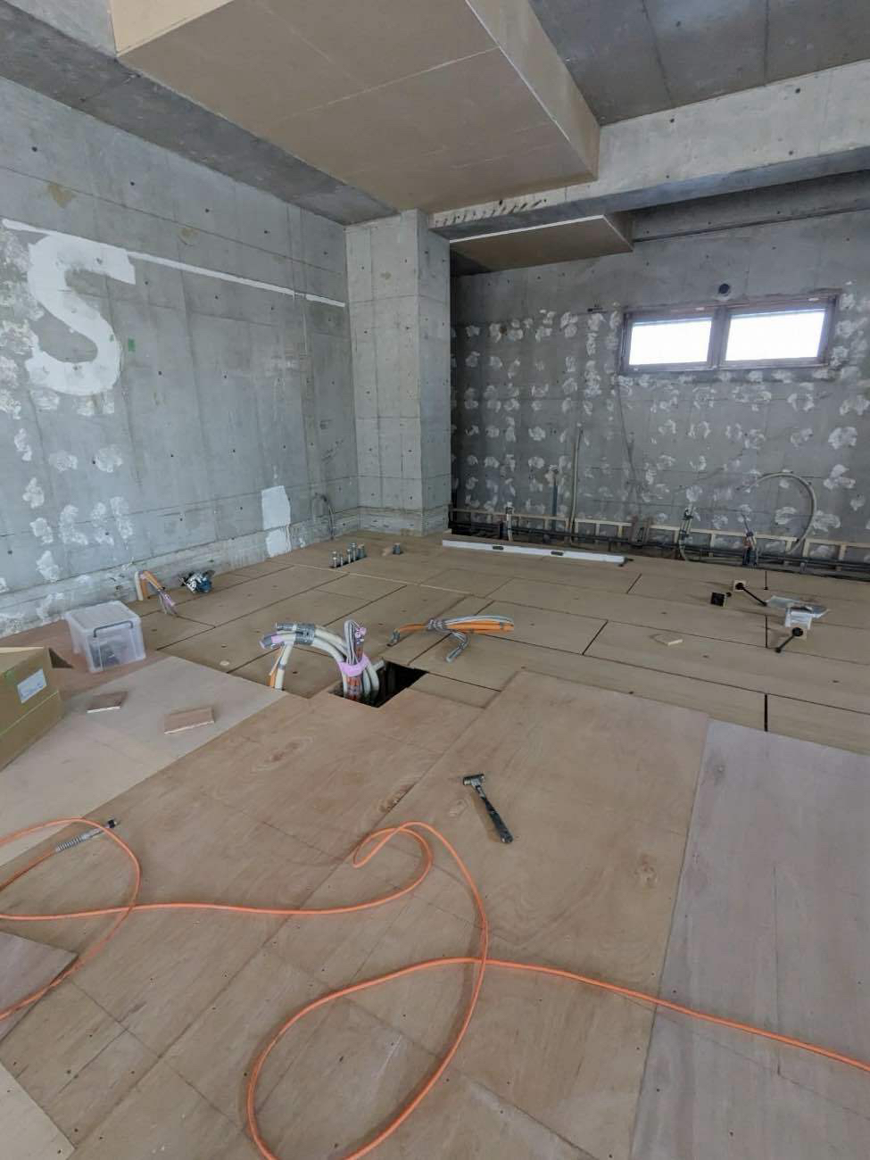 神奈川県横浜市港南区　クリニック新装の置床工事