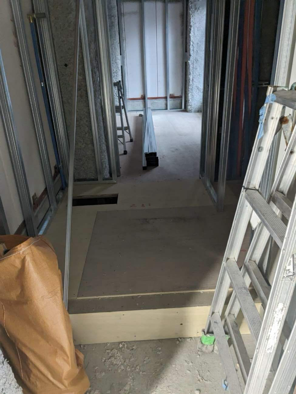 横浜市西区　マンションの置床工事